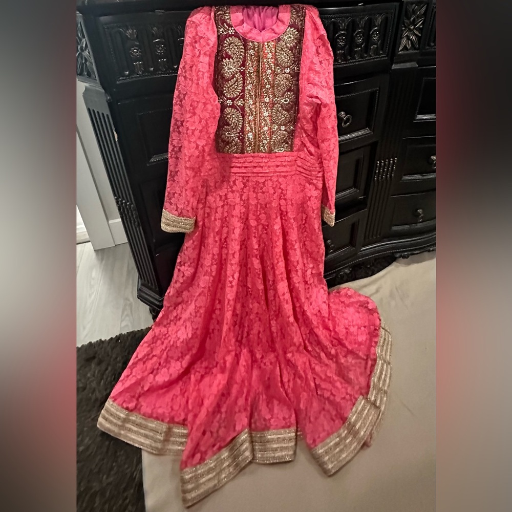 Custom made Indian party wear dress.  comes with pink stole .   Size US- S